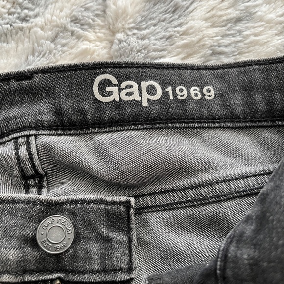 Women's Gap 1969 Straight Leg Jeans - Picture 3 of 11